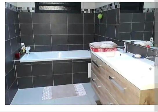 Chambre Privee Dans Maison Le Tampon Exterior foto